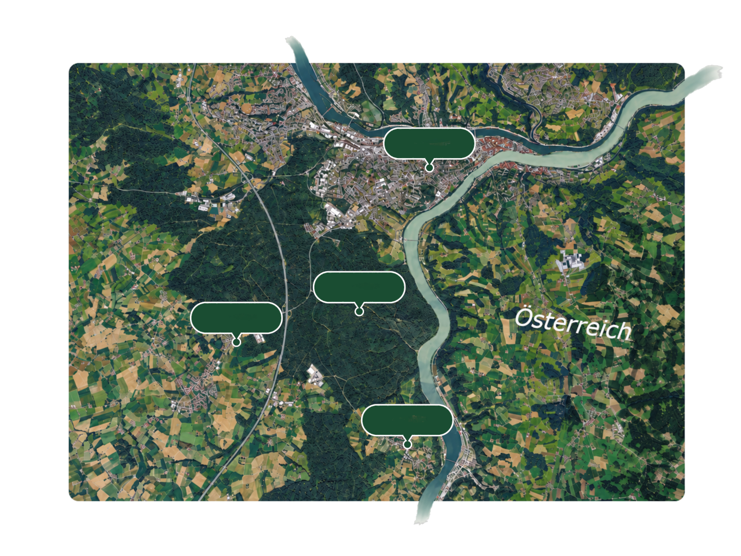 Übersicht mit Passau oben, dem Neuburger Wald darunter, dem Magauer Hof und Neukirchen am Inn links sowie Neuburg am Inn unten